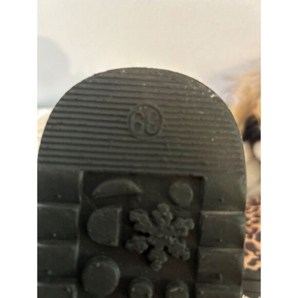 Leopard Print Faux Fur Boots - Picture 6 of 8